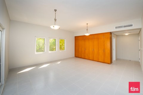 Снять в аренду виллу в Дубае: 5 спален, 483.1м², № 77918 - фото 15