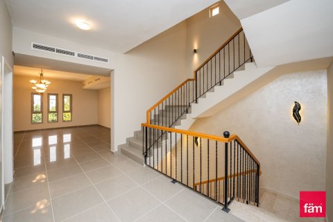 Снять в аренду виллу в Дубае: 5 спален, 483.1м², № 77918 - фото 11