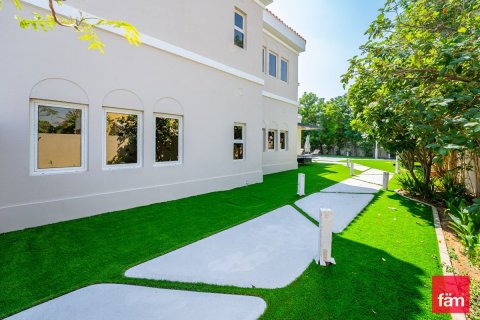 Снять в аренду виллу в Дубае: 5 спален, 483.1м², № 77918 - фото 18