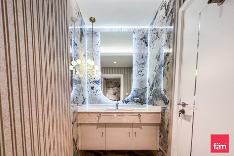 Снять в аренду виллу в Дубае: 5 спален, 483.1м², № 77918 - фото 16