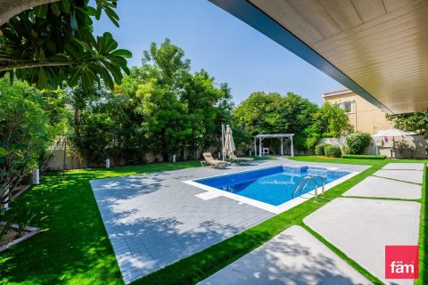 Снять в аренду виллу в Дубае: 5 спален, 483.1м², № 77918 - фото 19