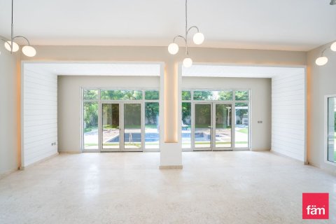 Снять в аренду виллу в Дубае: 5 спален, 483.1м², № 77918 - фото 4