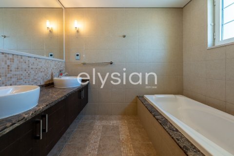 Villa en Legacy Nova Villas, Jumeirah Park, Dubai, 3 dormitorios, 510 m², № 37904 - foto 8