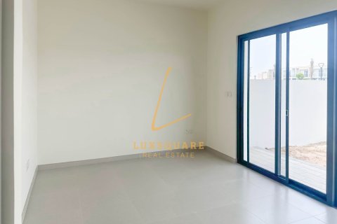 Villa in Dubai South (Dubai World Central), Dubai 4 bedrooms, 237 sq.m. № 70113 - photo 15