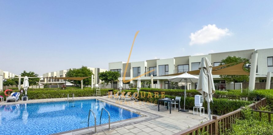 Villa in Dubai South (Dubai World Central), Dubai 3 bedrooms, 181 sq.m. № 70112