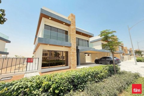 Villa in Dubai 5 bedrooms, 555.3 sq.m. № 114737