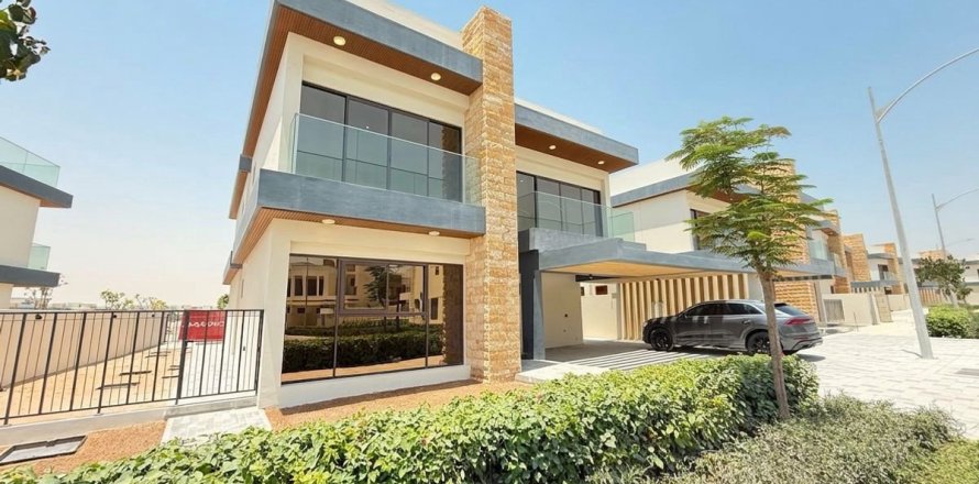 Villa in Dubai 5 bedrooms, 555.3 sq.m. № 114737