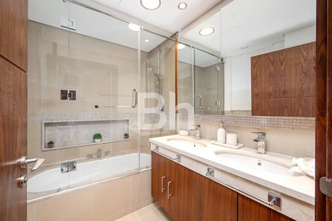 Apartment in Downtown Dubai (Downtown Burj Dubai), Dubai 3 bedrooms, 196 sq.m. № 21255 - photo 14