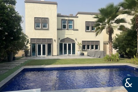 Villa in Regional, Jumeirah Park, Dubai 4 bedrooms, 293 sq.m. № 76044 - photo 1