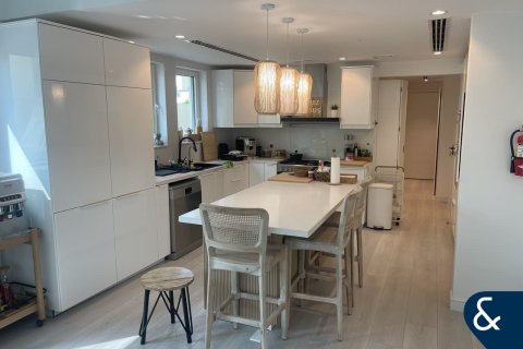 Villa in Regional, Jumeirah Park, Dubai 4 bedrooms, 293 sq.m. № 76044 - photo 2