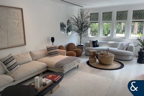 Villa in Regional, Jumeirah Park, Dubai 4 bedrooms, 293 sq.m. № 76044 - photo 3