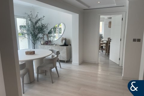 Villa in Regional, Jumeirah Park, Dubai 4 bedrooms, 293 sq.m. № 76044 - photo 11