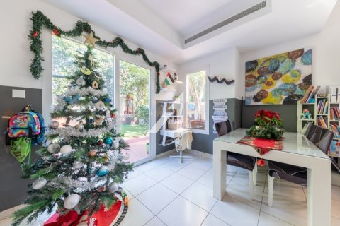 فيلا في دبي 3 غرف نوم, 209.8 م² رقم 70804 - صورة 9