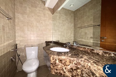 Apartment in Jumeirah Lake Towers, Dubai 2 bedrooms, 153 sq.m. № 74994 - photo 12