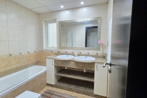 Apartment in Dubai Marina, Dubai 2 bedrooms, 156 sq.m. № 120451 - photo 12