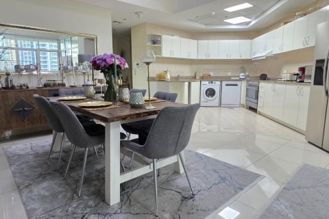 Apartment in Dubai Marina, Dubai 2 bedrooms, 156 sq.m. № 120451 - photo 11