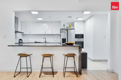 Снять в аренду квартиру в Дубае: 4 спальни, 252м², № 115312 - фото 5