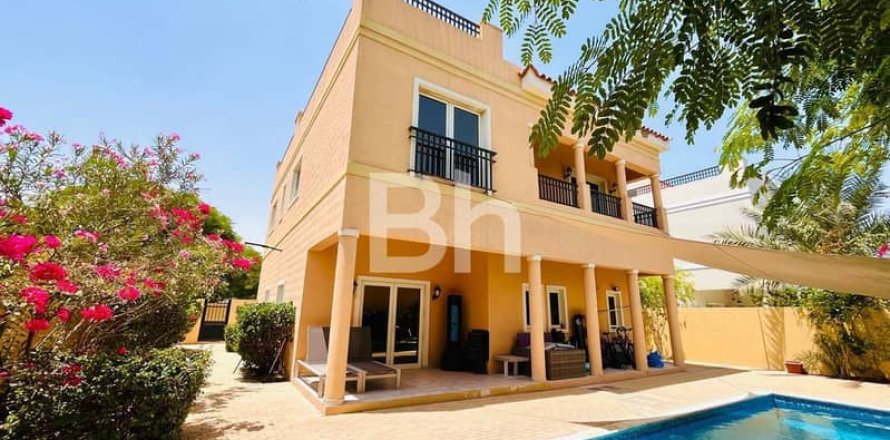 Вилла в The Villa, Дубай, 4 спальни, 560м², № 57282