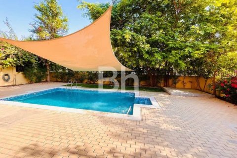 Снять в аренду виллу в The Villa, Дубай: 4 спальни, 560м², № 57282 - фото 21