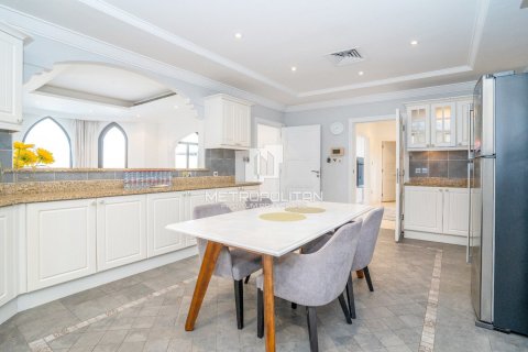 Снять в аренду виллу в Garden Homes, Пальма Джумейра, Дубай: 4 спальни, 624м², № 73160 - фото 6