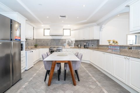 Снять в аренду виллу в Garden Homes, Пальма Джумейра, Дубай: 4 спальни, 624м², № 73160 - фото 7