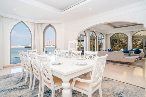 Снять в аренду виллу в Garden Homes, Пальма Джумейра, Дубай: 4 спальни, 624м², № 73160 - фото 8