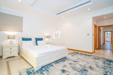 Снять в аренду виллу в Garden Homes, Пальма Джумейра, Дубай: 4 спальни, 624м², № 73160 - фото 9