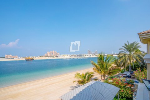 Снять в аренду виллу в Garden Homes, Пальма Джумейра, Дубай: 4 спальни, 624м², № 73160 - фото 1