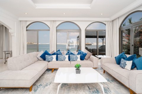 Снять в аренду виллу в Garden Homes, Пальма Джумейра, Дубай: 4 спальни, 624м², № 73160 - фото 2