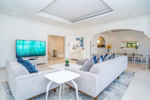 Снять в аренду виллу в Garden Homes, Пальма Джумейра, Дубай: 4 спальни, 624м², № 73160 - фото 3