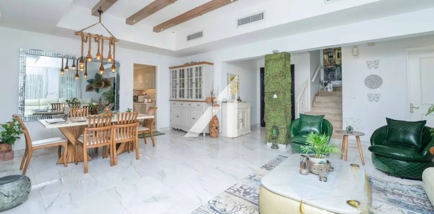 Вилла в Дубае, 4 спальни, 581.5м², № 59344