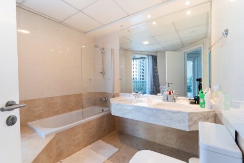 Apartment in Dubai Marina, Dubai 2 bedrooms, 154 sq.m. № 109595 - photo 12