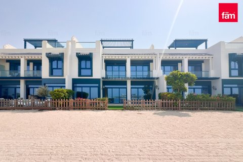 Снять в аренду виллу в Пальме Джумейре, Дубай: 5 спален, 263.8м², № 135238 - фото 2