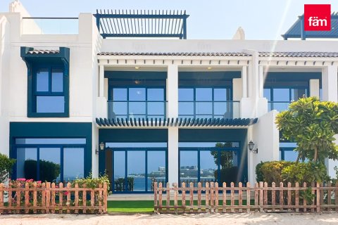 Вилла в Пальме Джумейре, Дубай, 5 спален, 263.8м², № 135238
