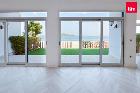 Снять в аренду виллу в Пальме Джумейре, Дубай: 5 спален, 263.8м², № 135238 - фото 19