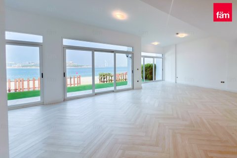 Снять в аренду виллу в Пальме Джумейре, Дубай: 5 спален, 263.8м², № 135238 - фото 21