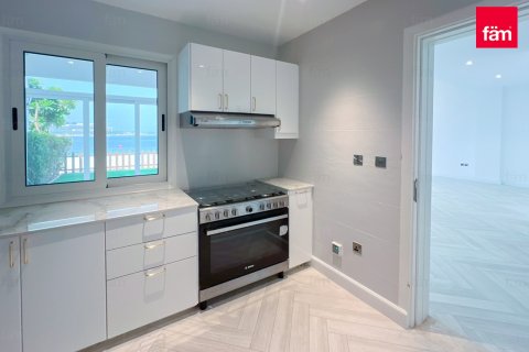 Снять в аренду виллу в Пальме Джумейре, Дубай: 5 спален, 263.8м², № 135238 - фото 17