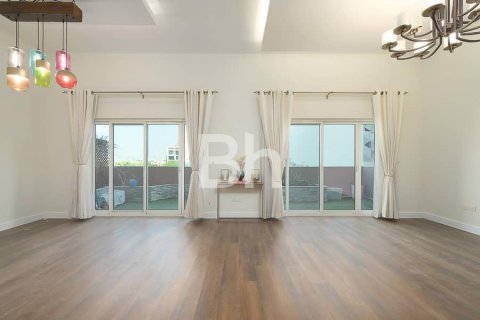 Apartment in Jumeirah Village Triangle, Dubai 2 bedrooms, 184 sq.m. № 22172 - photo 4