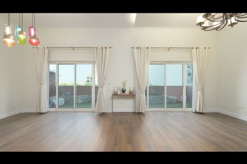 Apartment in Jumeirah Village Triangle, Dubai 2 bedrooms, 184 sq.m. № 22172 - photo 2