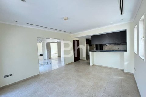 Villa en Jumeirah Park, Dubai, 3 dormitorios, 700 m², № 22176 - foto 3