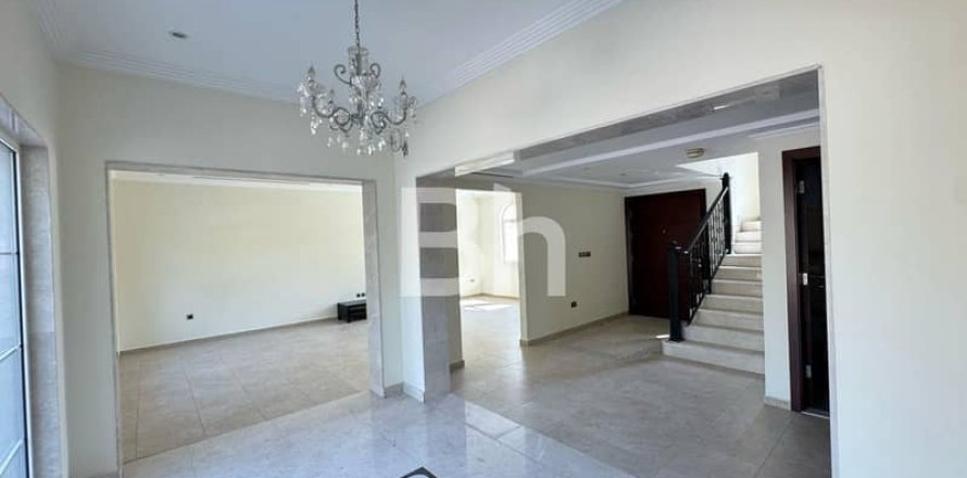 Villa en Jumeirah Park, Dubai, 3 dormitorios, 700 m², № 22176