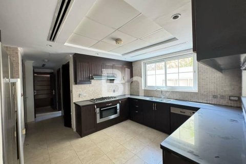 Villa en Jumeirah Park, Dubai, 3 dormitorios, 700 m², № 22176 - foto 4