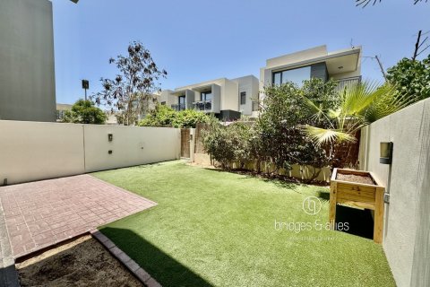 Снять в аренду виллу в Дубай Хилс Эстейт, Дубай: 3 спальни, 194м², № 90905 - фото 14