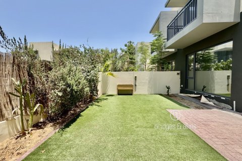 Снять в аренду виллу в Дубай Хилс Эстейт, Дубай: 3 спальни, 194м², № 90905 - фото 2