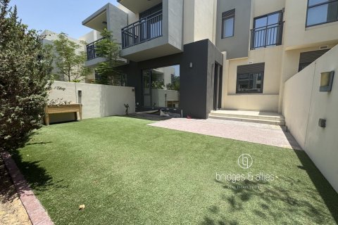 Вилла в Дубай Хилс Эстейт, Дубай, 3 спальни, 194м², № 90905