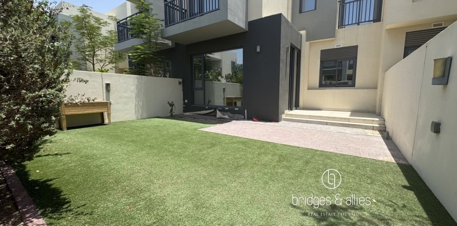 Вилла в Дубай Хилс Эстейт, Дубай, 3 спальни, 194м², № 90905