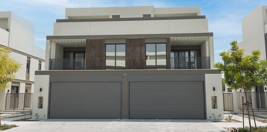 Вилла в Tilal Al Ghaf, Дубай, 4 спальни, 227м², № 90917