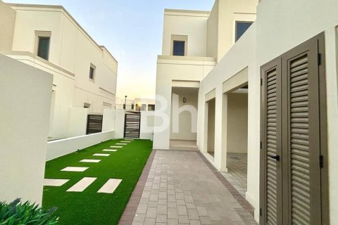 Maison de ville à Town Square, Dubai, 4 chambres, 220 m², № 21949 - photo 1
