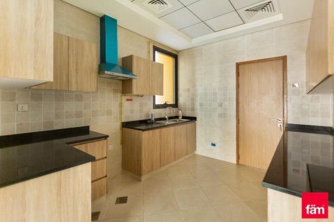 Снять в аренду виллу в Умм-Сукейме, Дубай: 4 спальни, 265.1м², № 69362 - фото 5