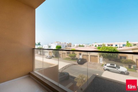 Снять в аренду виллу в Умм-Сукейме, Дубай: 4 спальни, 265.1м², № 69362 - фото 3